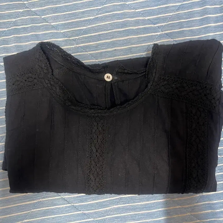 [BUNJANG] Add2 Lace Detail Black Blouse / 애드투 레이스 디테일 퍼프 블랙 블라우스 자체제작 제품 단스