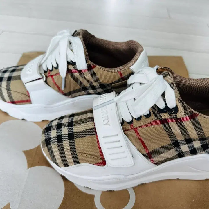[BUNJANG] Burberry Check Pattern Sneakers / 버버리 체크 패턴 스니커즈 운동화