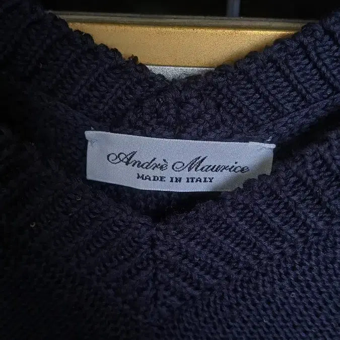 [SOLD OUT] Andre Maurice 브이넥 니트 5부 블랙  안드레모리스