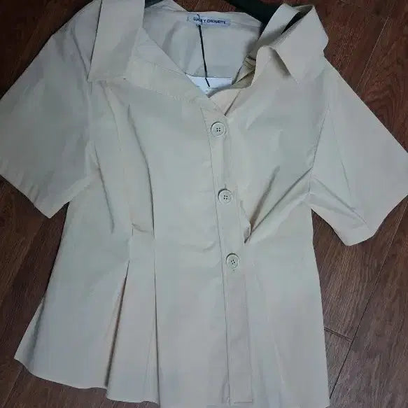 [BUNJANG] Lucky Chouette Asymmetrical Short Sleeve Blouse / 럭키슈에뜨 언발란스 반팔 블라우스
