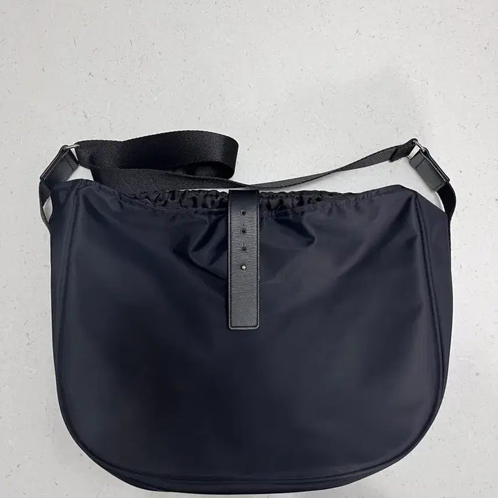 [BUNJANG] Hatching Room Wavy Bag / 해칭룸 웨이비백