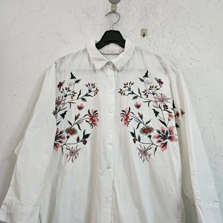 [BUNJANG] Zara White Flower Embroidery Shirt / 자라 화이트 플라워 자수 셔츠