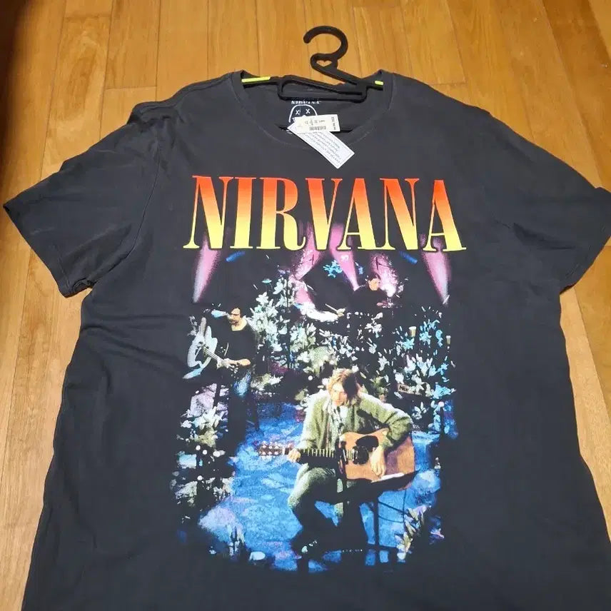 [BUNJANG] Nirvana Unplugged Official T-shirt / 너바나 Nirvana unplugged 공식 반팔 티셔츠 시원소재