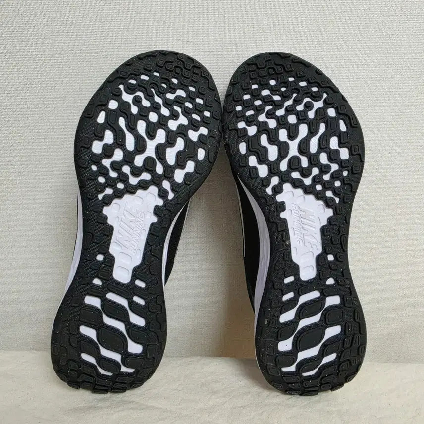 [SOLD OUT] 240나이키 레볼루션6 런닝화  -844