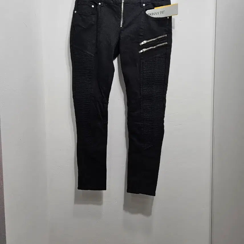 [SOLD OUT] H&amp;M 블랙 스키니핏 바이커 데님 팬츠 [미사용]