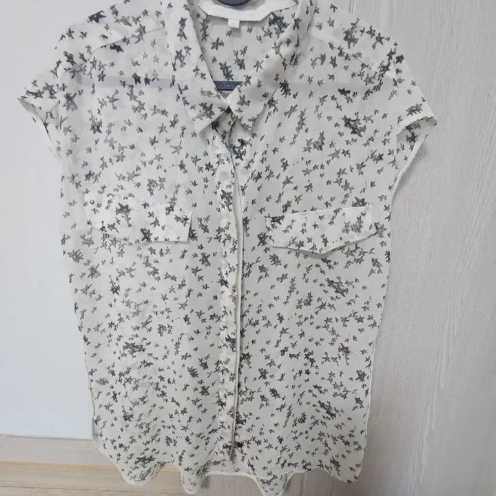 [BUNJANG] VOV Star Print Short Sleeve Blouse / 보브 별무늬 반팔 블라우스