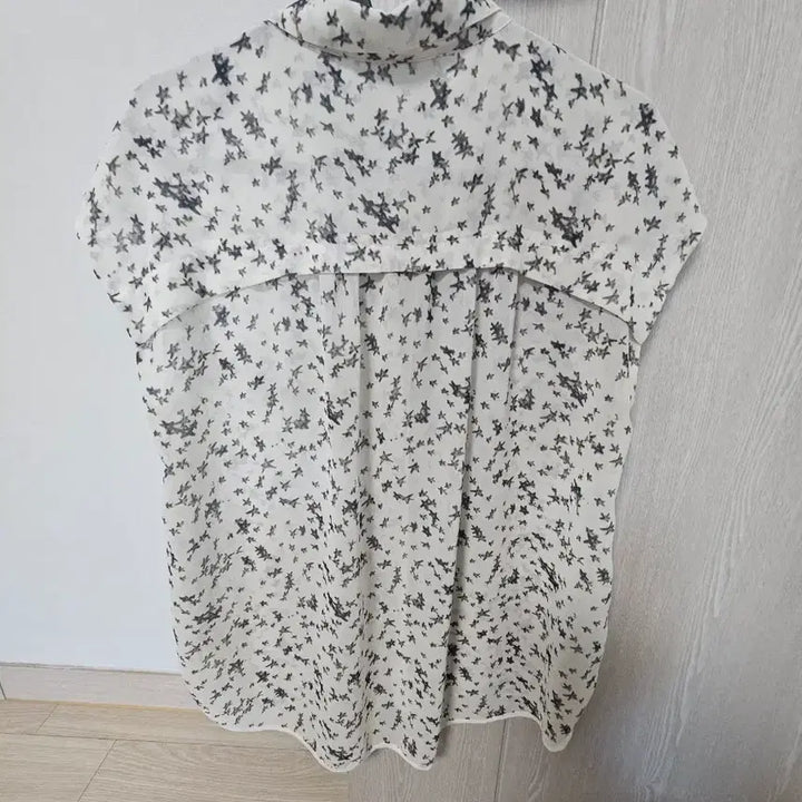 [BUNJANG] VOV Star Print Short Sleeve Blouse / 보브 별무늬 반팔 블라우스