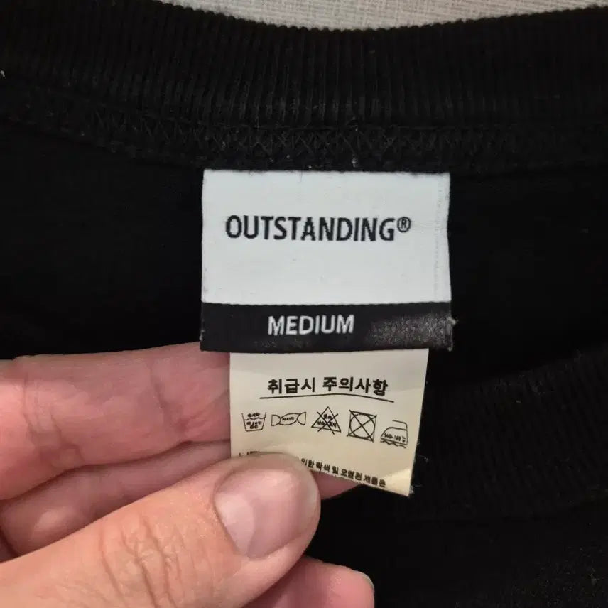 [BUNJANG] Outstanding Black T-Shirt Medium / 아웃스탠딩 블랙 반팔티 M 100사이즈