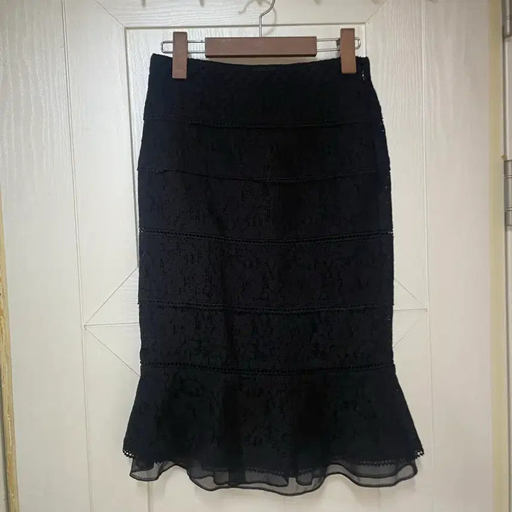 [BUNJANG] Mine Lace Skirt (Size 44) / 마인 스커트(44)