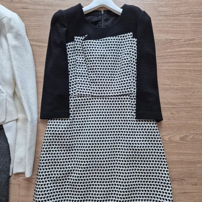 [BUNJANG] Line Black and White Pattern Midi Dress / 라인 블랙 앤 화이트 패턴 원피스