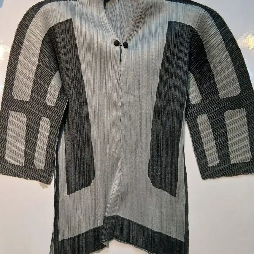 [BUNJANG] Pleats Modet 38 Size Grey Patterned Shirt / 플리츠 모데트 38사이즈 그레이 패턴셔츠