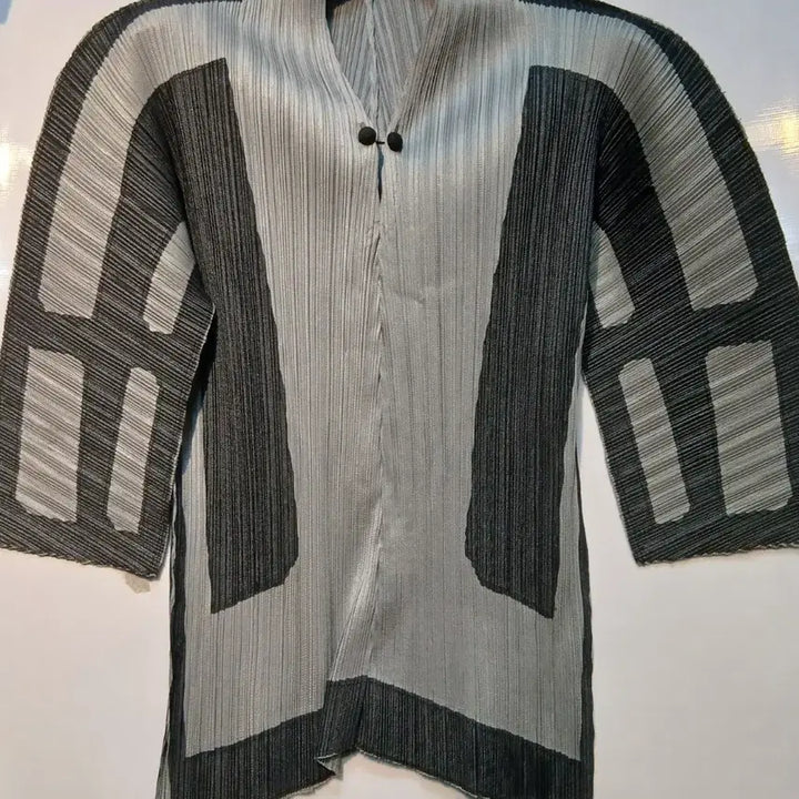 [BUNJANG] Pleats Modet 38 Size Grey Patterned Shirt / 플리츠 모데트 38사이즈 그레이 패턴셔츠
