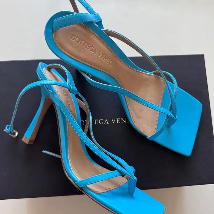 [BUNJANG] Bottega Veneta Blue Strap Sandals / 보테가 베네타 블루 스트랩 샌들 37(235)