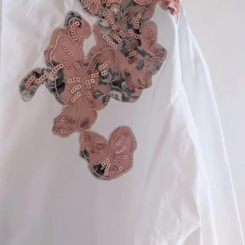 [BUNJANG] White Embroidered Bead Blouse / 화이트 자수비즈 블라우스 (새상품)