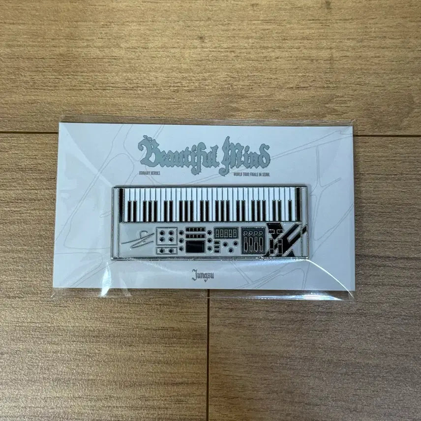 [BUNJANG] Xdinary Heroes Xdiz Instrument Badge Jeongsu / 엑스디너리히어로즈 엑디즈 악기 뱃지 정수 양도 판매