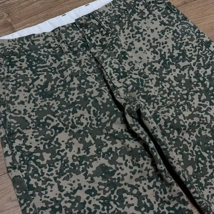 [BUNJANG] Carhartt WIP Johnson Camo Shorts / [30]칼하트 WIP 존슨 카모 쇼츠 반바지