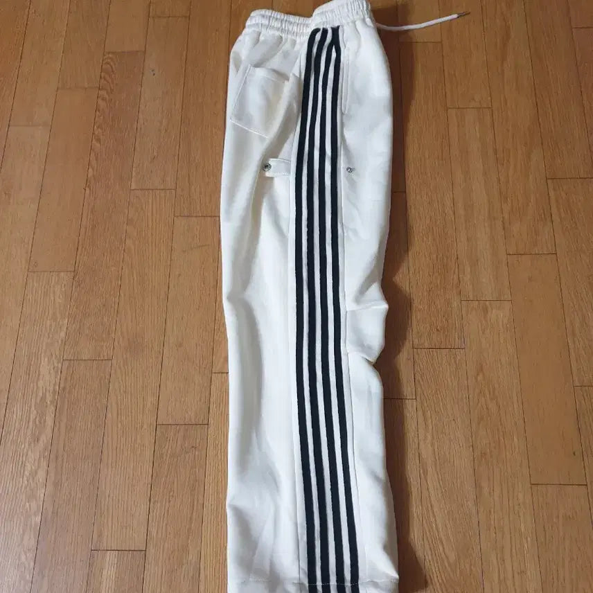 [SOLD OUT] 아이보리 삼선 트레이닝 팬츠 허리밴드 기장92정도
