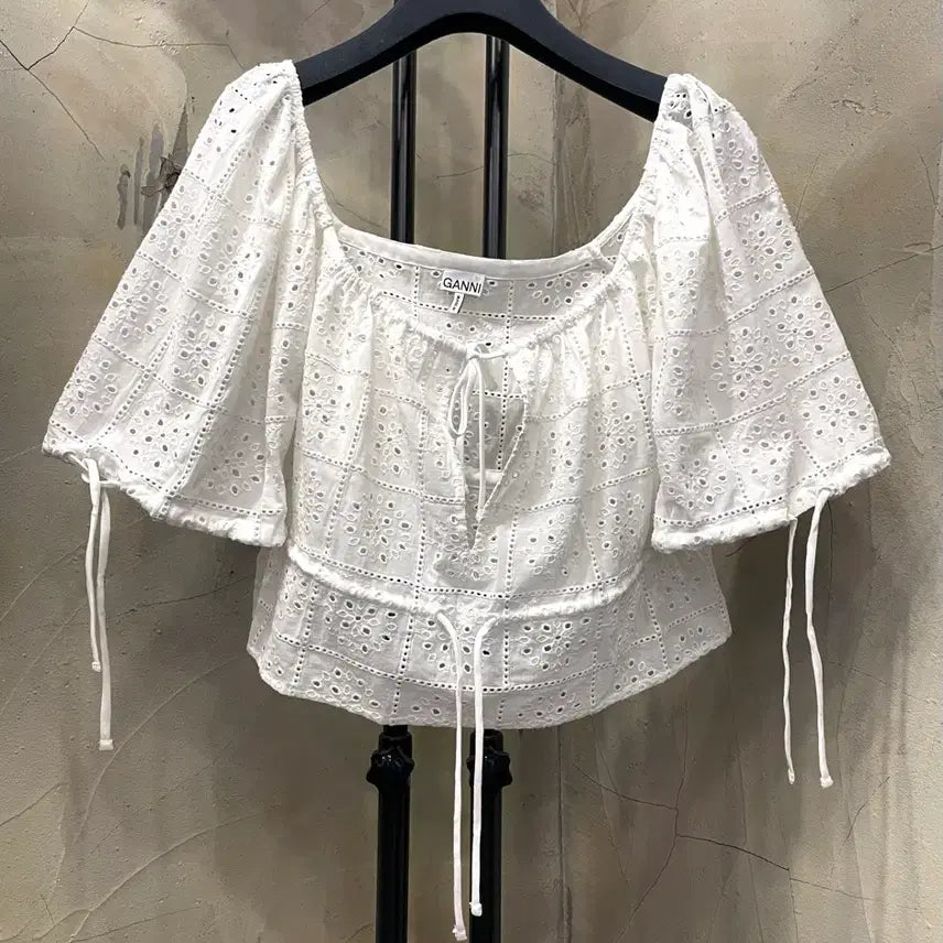 [SOLD OUT] 가니 Broderie Anglaise Cropped Top 55~66