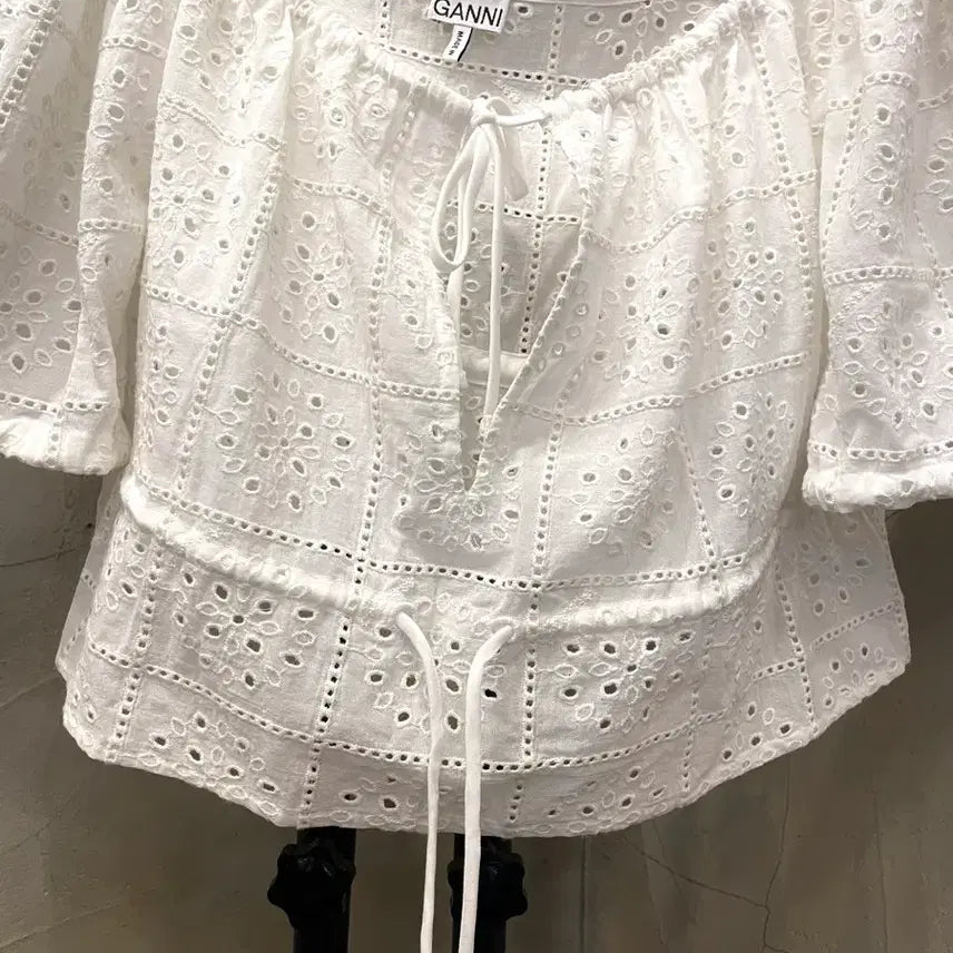 [SOLD OUT] 가니 Broderie Anglaise Cropped Top 55~66