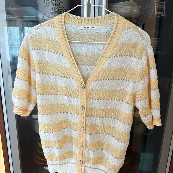 [SOLD OUT] 새싱품 나이스클랍 옐로우 스트라이프 반팔 가디건 판매합니다.