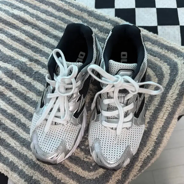 [BUNJANG] Mizuno Wave Rider 10 Sneakers / 미즈노 웨이브 라이더 10 운동화 런닝화 240(235실착)