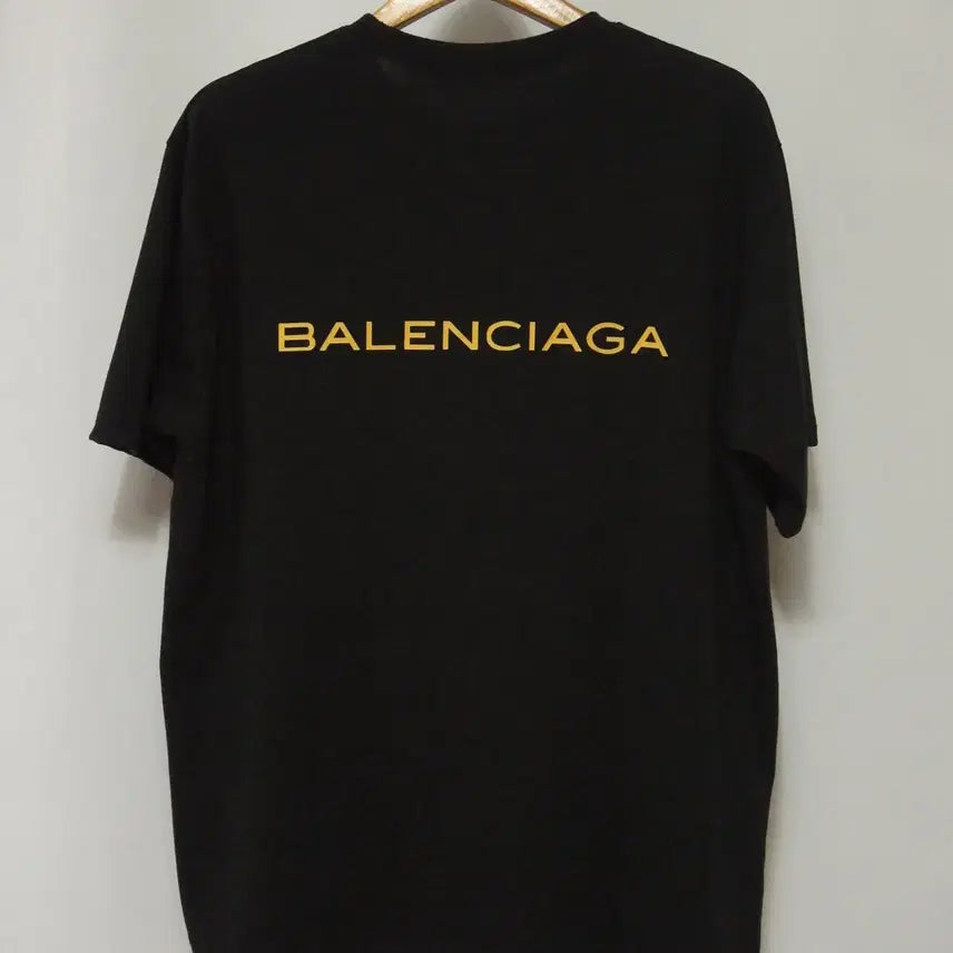 [SOLD OUT] 발렌시아가 블랙 반팔 라운드 티셔츠 남성105