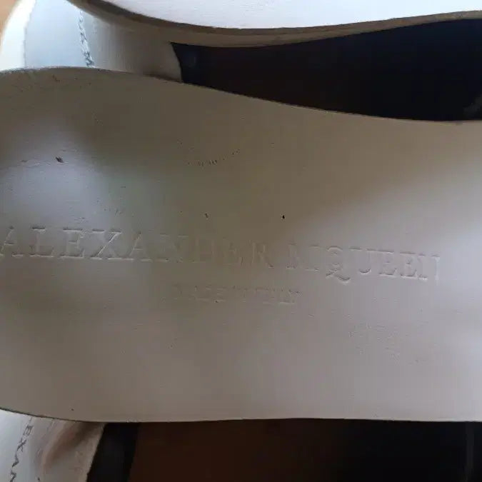 [BUNJANG] Alexander McQueen Oversized Sneakers 240mm / 알렉산더 맥퀸 오버솔 스니커즈  240mm