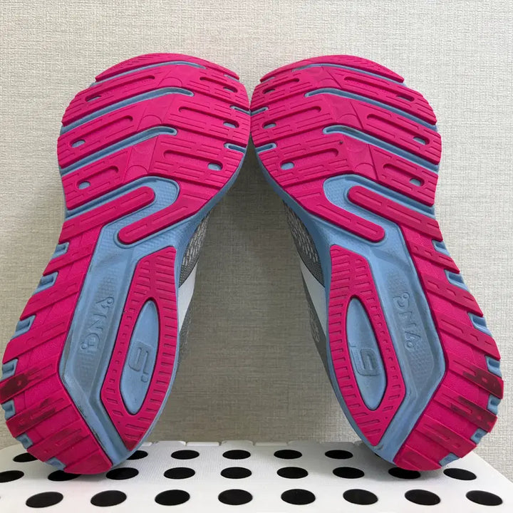 [SOLD OUT] 브룩스 런치9 런닝화 250