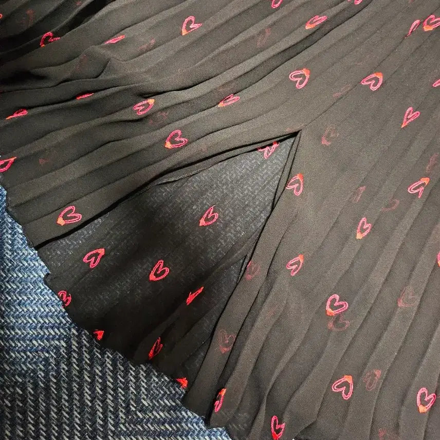 [BUNJANG] Maje Black Heart Pattern Pleated Long Dress / 마쥬블랙 하트 패턴 반팔 롱 원피스
