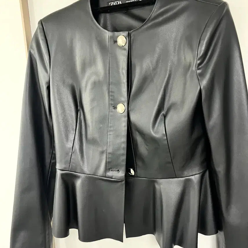 [SOLD OUT] ZARA 블랙 페플럼 레더 자켓 xs