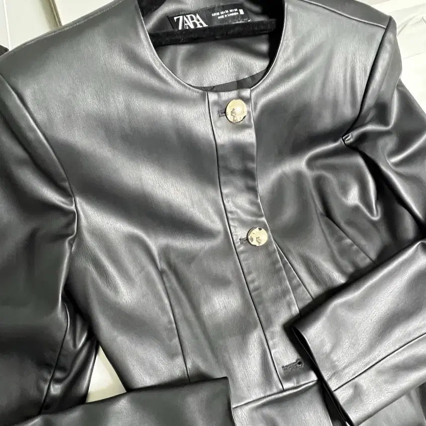 [SOLD OUT] ZARA 블랙 페플럼 레더 자켓 xs
