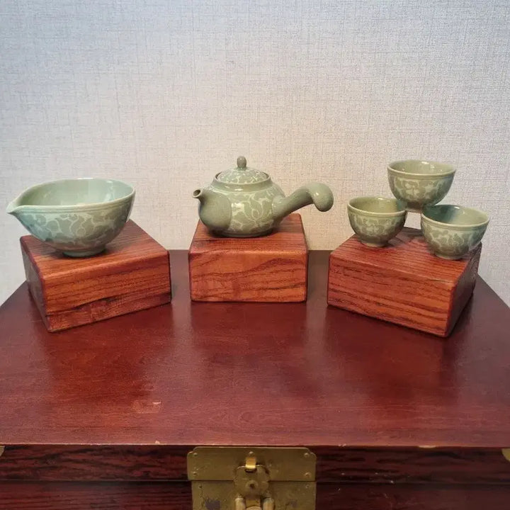 [BUNJANG] Yerim Ceramic Celadon Peony Design Tea Set / [예림도예 작품] 청자 모란문 3인 다관 공도배 다기세트