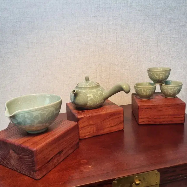 [BUNJANG] Yerim Ceramic Celadon Peony Design Tea Set / [예림도예 작품] 청자 모란문 3인 다관 공도배 다기세트