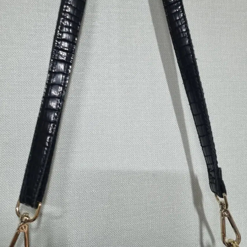 [SOLD OUT] 블랙 크로커다일 패턴 미니 가죽크로스백 23.20 정도