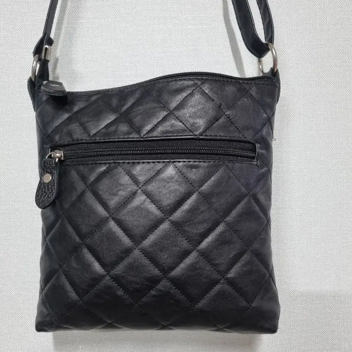 [BUNJANG] Black Quilted Crossbody Bag / 블랙 퀼팅 크로스백 패션가방 새것수준컨디션