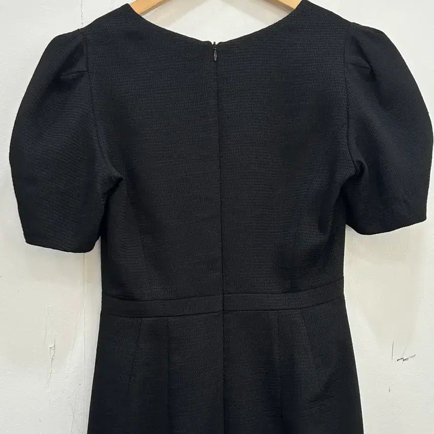 [SOLD OUT] BAU 비에이유 바이 브라이드앤유 리본 퍼프 원피스 1 블랙 하객룩