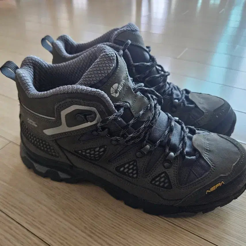 [BUNJANG] Nepa Hiking Boots 275 / 네파 등산화 275