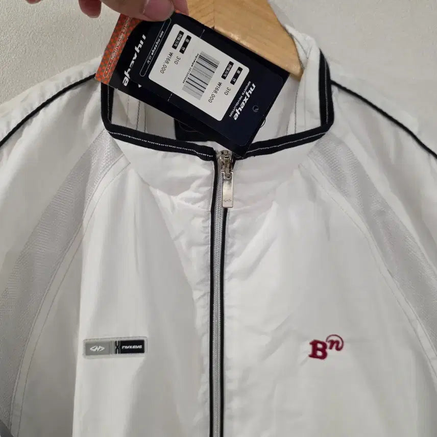 [BUNJANG] Nyxeye White Windbreaker Jacket / 뉴제제 nyxeye 화이트 바람막이 100 사이즈
