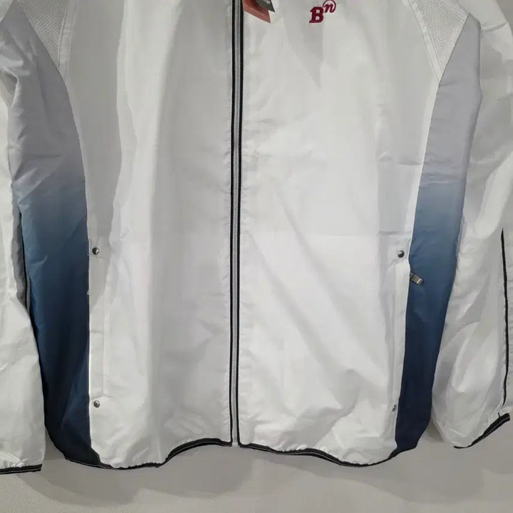 [BUNJANG] Nyxeye White Windbreaker Jacket / 뉴제제 nyxeye 화이트 바람막이 100 사이즈