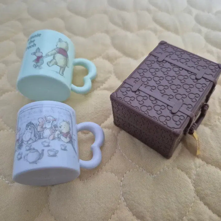 [BUNJANG] Disney Pooh Mini Mug &amp; Voyage Trunk Set / 고전문구 가챠 디즈니 푸우 미니 머그컵 , 본보야지 트렁크 가방