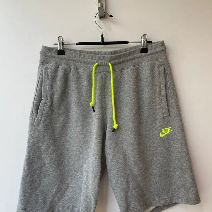 [BUNJANG] Nike Gray Sweatpants / 나이키 형광 스우시로고 그레이 팬츠 M