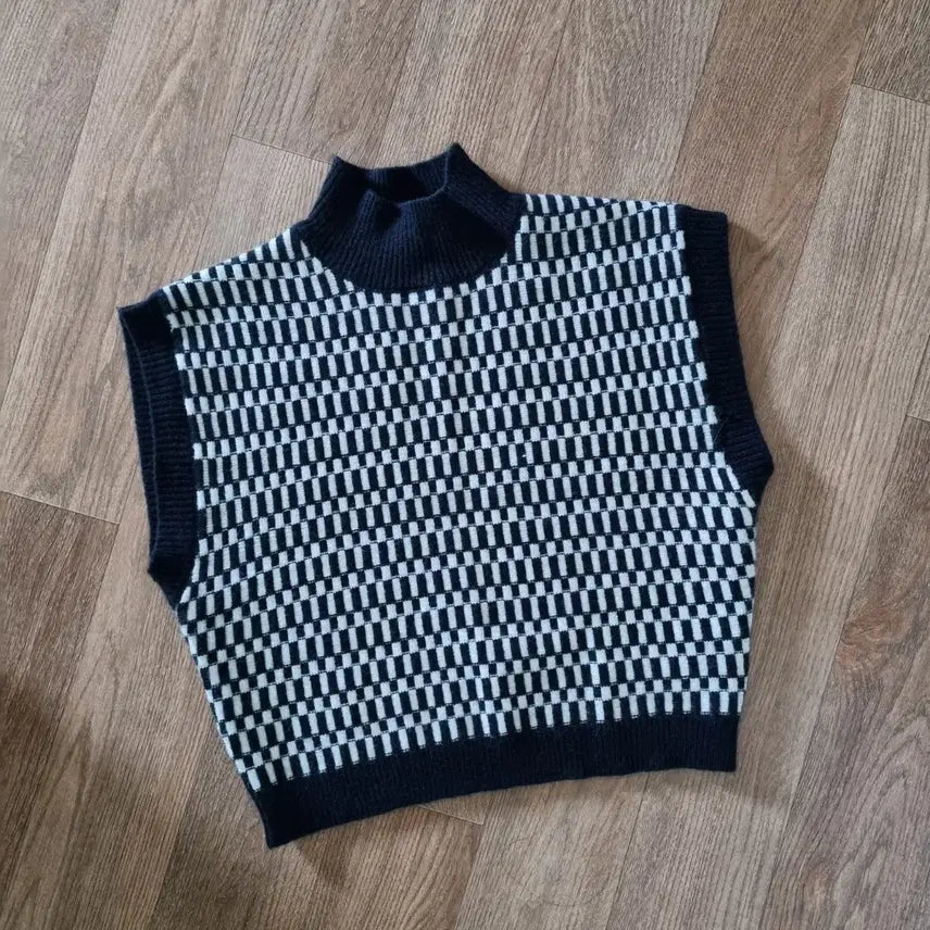 [BUNJANG] 8 Seconds High-Neck Knit Vest / 에잇세컨즈 하이넥 니트조끼