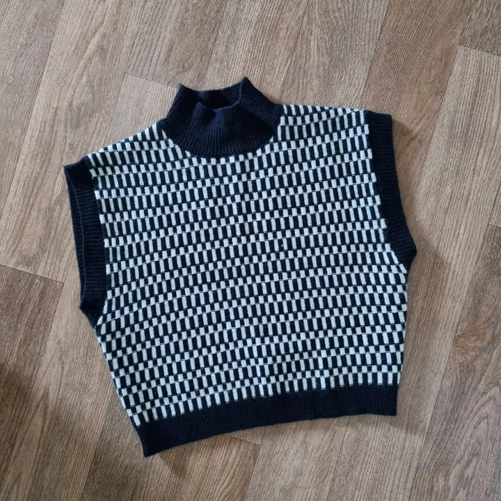 [BUNJANG] 8 Seconds High-Neck Knit Vest / 에잇세컨즈 하이넥 니트조끼