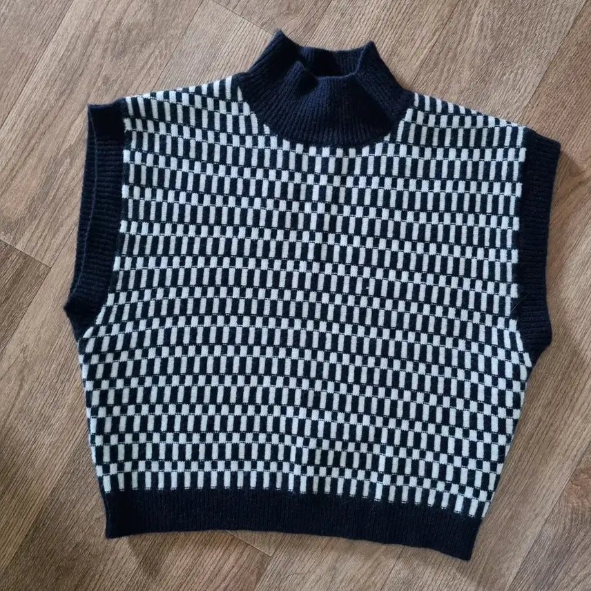 [BUNJANG] 8 Seconds High-Neck Knit Vest / 에잇세컨즈 하이넥 니트조끼