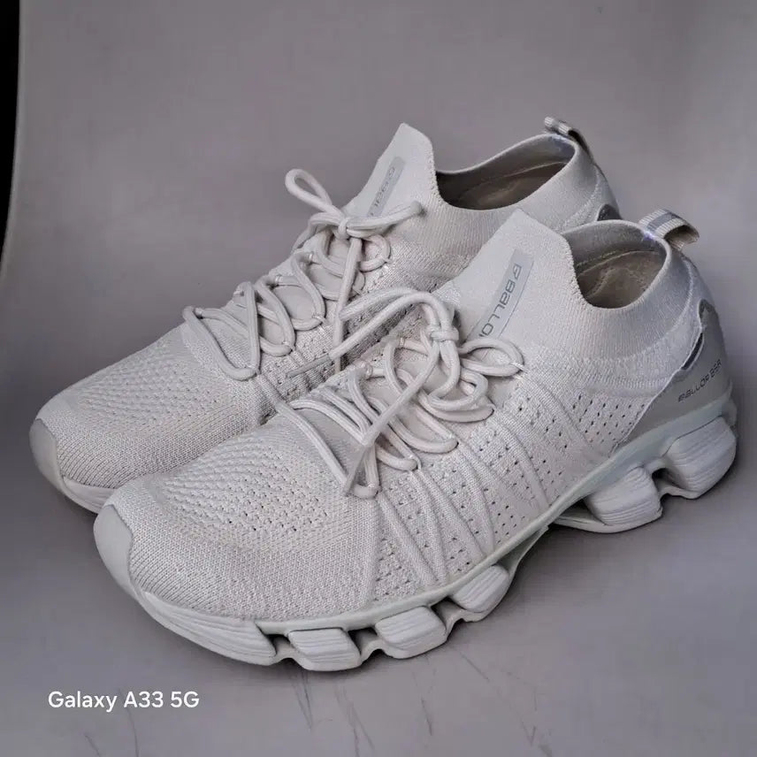 [BUNJANG] Vellop Beige Sneakers / 벨롭  베이지  255/260
