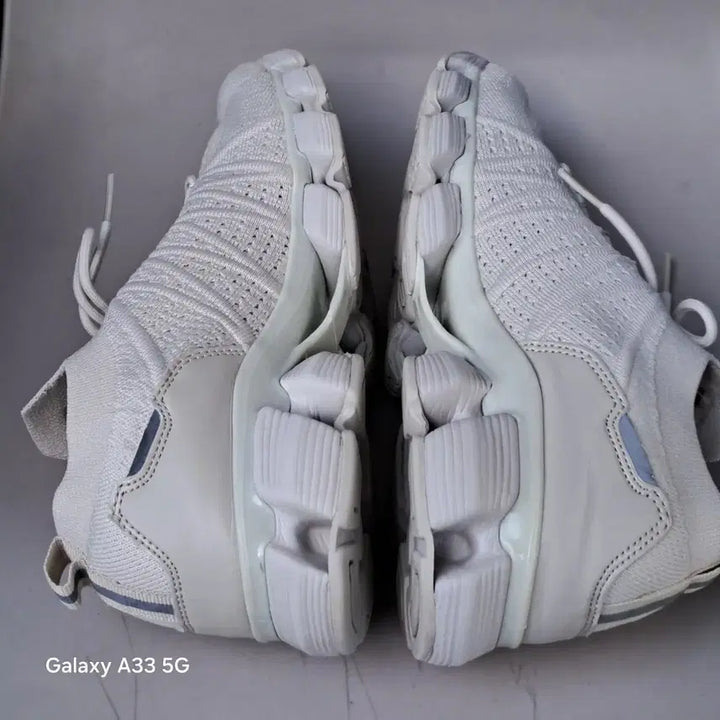 [BUNJANG] Vellop Beige Sneakers / 벨롭  베이지  255/260
