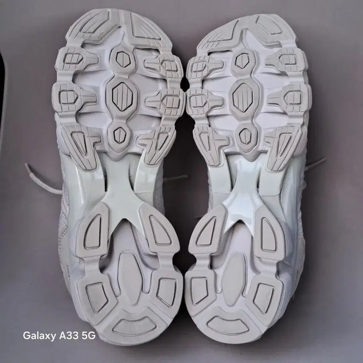 [BUNJANG] Vellop Beige Sneakers / 벨롭  베이지  255/260