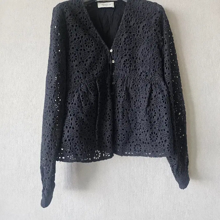 [BUNJANG] Bernice Lace Punching Blouse / 2023. 베르니스)레이스 펀칭 블라우스