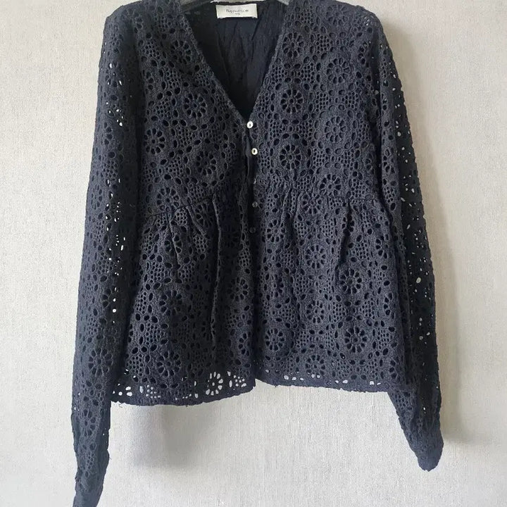 [BUNJANG] Bernice Lace Punching Blouse / 2023. 베르니스)레이스 펀칭 블라우스