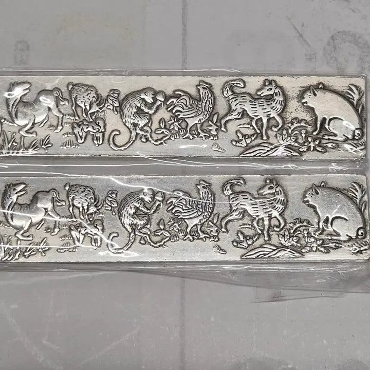 [BUNJANG] Embossed Pattern Paperweight Set / [족은] 양각 문양 문진 1세트 (2점) (177)